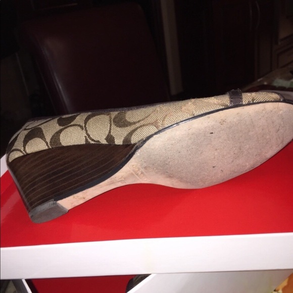 Coach shoes slight wedge - Picture 3 of 5